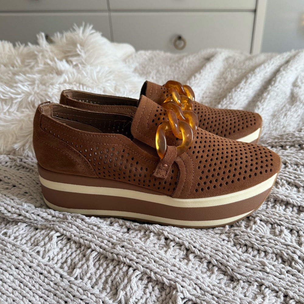 Dolce Vita Tan Platform Loafers with Gold Chain